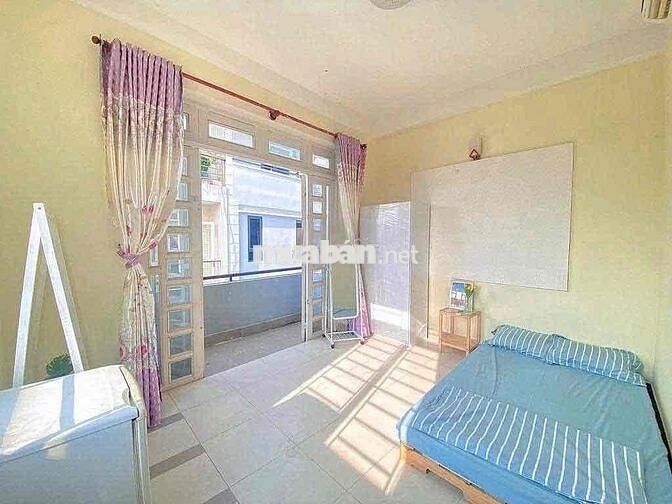 PHÚ NHUẬN 6 PHÒNG CÓ SÂN THƯỢNG KD TỰ DO