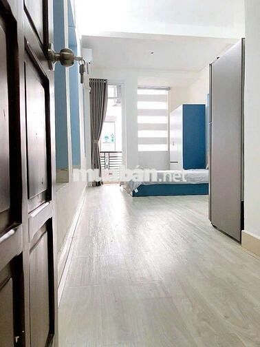 Balcony Trần Quang Khải - thang máy gần UEH viện ISB, ĐH XHNV Quận 1