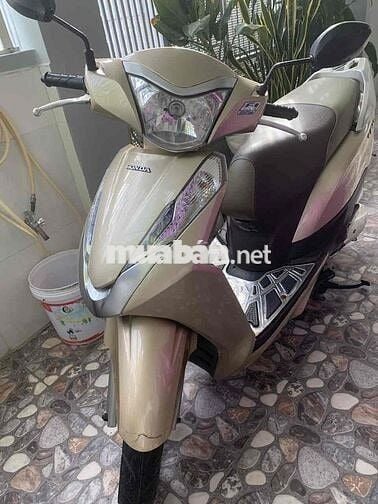 Honda Lead màu vàng nâu
