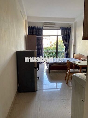 Cho thuê phòng 30m² tầng 5, ban công rộng, gần khu vực Cầu Giấy