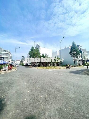 Cho thuê nhà mặt tiền đường 1b khu văn cư nam long