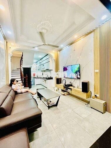 8 tỷ - sở hữu ngay nhà Đường Láng, 36m * 5 tầng, gần phố, sổ chính chủ