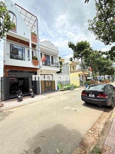 NHÀ Ở NGAY 2 LẦU, SÂN THƯỢNG  ( 4.1 x 20 ), PN TRỆT, GARA, 4 ĐỒNG TL