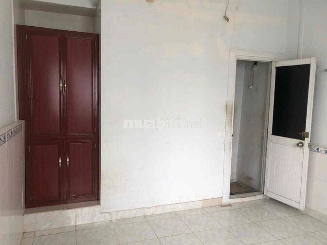 Phòng trọ có máy lạnh, 300m tới ĐH Văn Lang/Emart