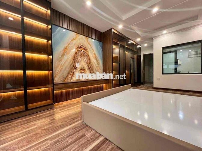 CẮT LỖ BÁN GẤP NHÀ LẠC LONG QUÂN THANG MÁY 62M GIÁ 12.9 TỶ