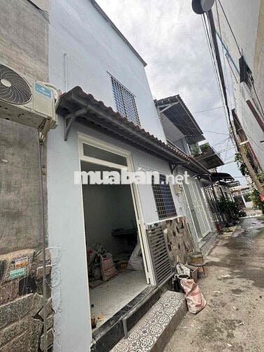 nhà chính chủ cần bán . DT 4,2x4 .2 lầu 2 phòng .3 tolet . hẻm 3m