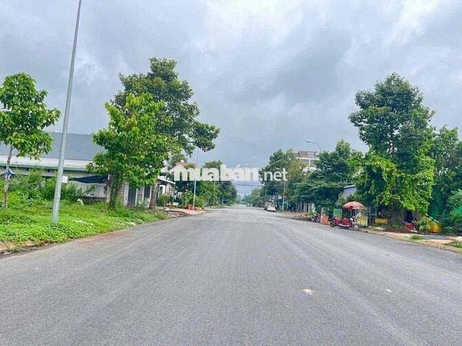 Kẹt tiền bán 120m2. Ngay UBND P.5,Nguyễn Thị Thập, Mỹ Tho, Tiền Giang