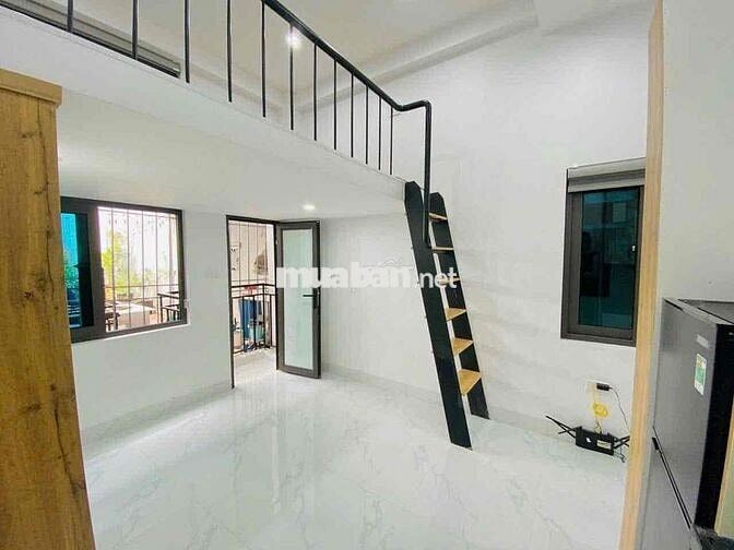 Phòng có gác 30m2, cửa sổ trời, Ngã Tư Hàng Xanh, gần đh FTU, GTVT