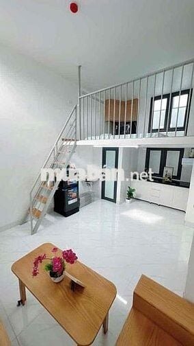 Phòng có gác 32m2, 2 cửa sổ trời, ngay Ngã Tư Hàng Xanh, gần Hutech