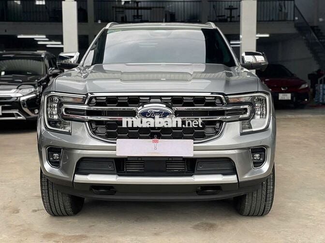Ford Everest 2023 Titanium 4x2 odo 3v, có vay NH