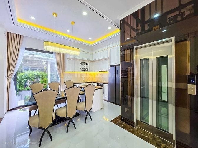 Bán nhà 4 tầng thang máy mặt tiền Huỳnh Tấn Phát Nhà Bè – gần Phú Mỹ