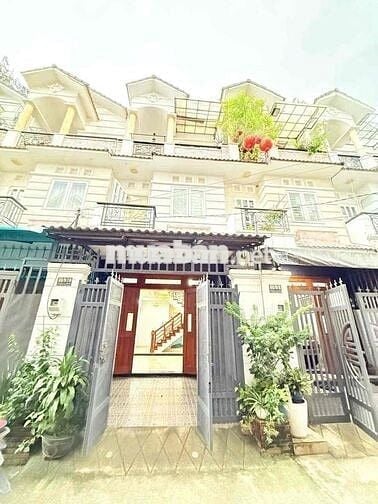 Nhà 2 Lầu Sẵn 3 Máy Lạnh Ngay Cao Đẳng Điện Lực