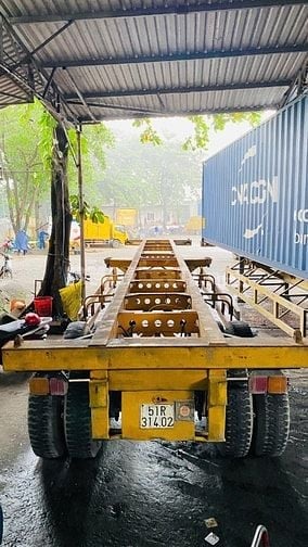 Công ty cần thanh lý nhanh lô mooc 40 feet, 3 trục, sản xuất 2016