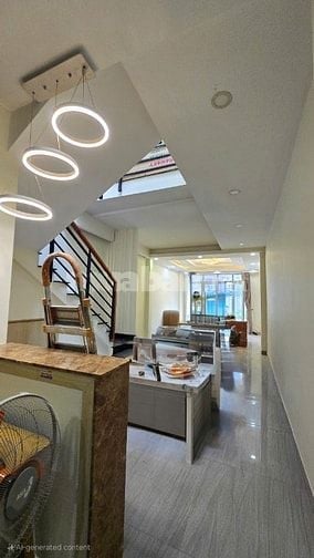 Nhà chính chủ mới đẹp, khu dân trí cao, cách sân bay chỉ 5 phút