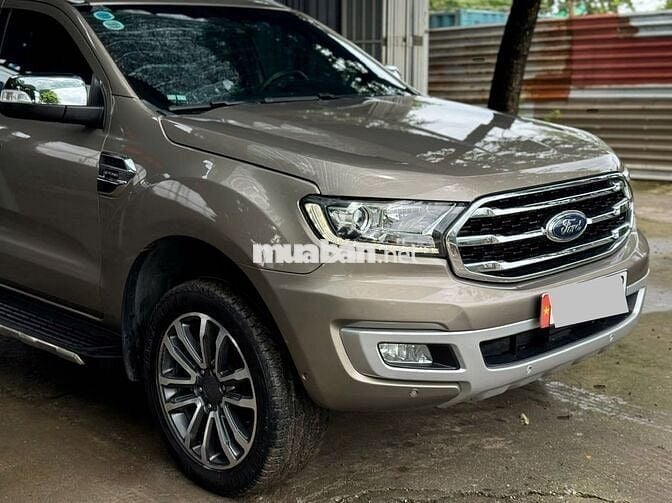 Bán Ford Everest 2019 Titanium 2 cầu AT 4WD Vàng