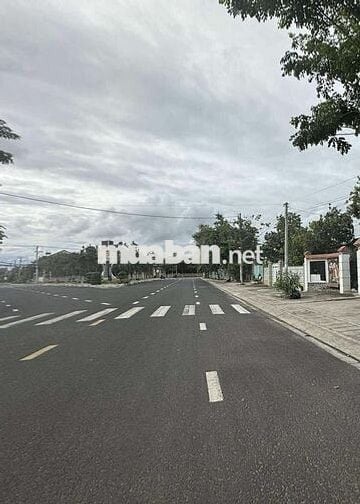 Cần bán lô đất mặt tiền lớn thích hợp đầu tư