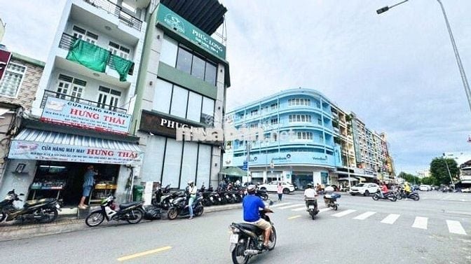 ♦️Đối diện trường Võ Văn Tần - 4 Tầng♦️♦️Gần chợ Bình Tây