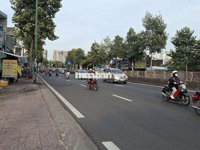 Bán gấp nhà LÔ GÓC - KINH DOANH ngay Y TẾ  Thủ Đức 132m2, chỉ 7.3 tỷ.