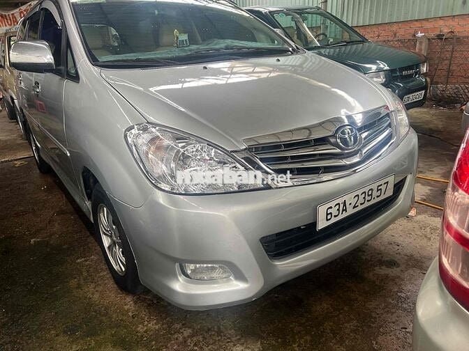 Toyota Innova 2007 J - 300000 km