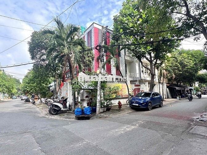 BIỆT THỰ PHÂN LÔ. DTICH KHỦNG. GẦN HỌC VIỆN CÁN BỘ.CÓ THANG MÁY HẦM XE