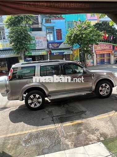 Ford Everest 2010 2.5L 4x4 MT - 130000 km
