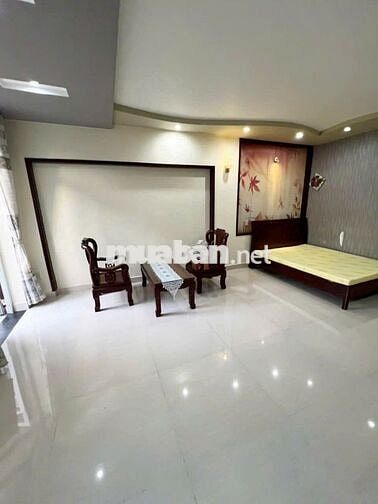 Phòng bancol MT đg Phạm Hùng Nối Dài gần ĐH UEH, Rmit. Full Nội Thất .