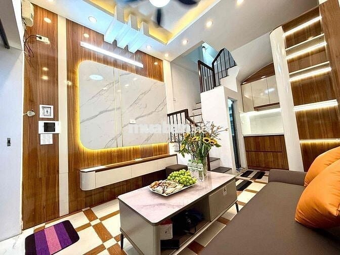 Nhà em cần bán 18m2 xây 5 tầng 4.86 tỷ ở 29 Láng Hạ, Ba Đình ạ