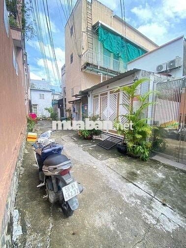 bán gấp nhà cấp 4 đường 520 QL13. Diện tích 129,3m2 , sổ hồng riêng.