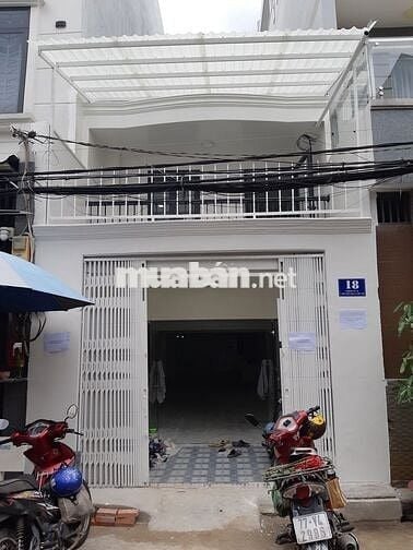 Nhà mặt tiền diện tích 80m2, 4 phòng ngủ, p.  Hưng