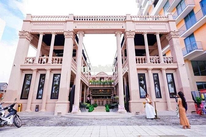 Cho thuê Lô Góc 2 Tầng, 3 mặt tiền đường Trần Hưng Đạo, View sông đẹp