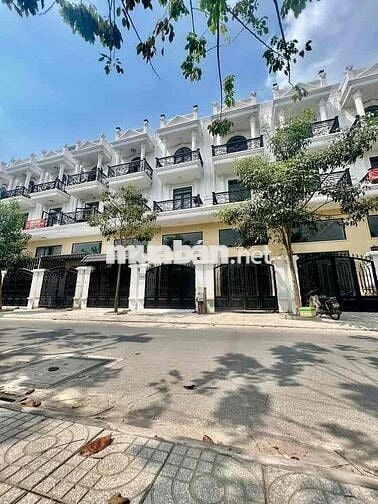 Nhà Mới Xây DT 260m2 1Trệt 1Lửng 3Lầu 4Pn 5Wc Sân Thượng Sẳn Máy Lạnh