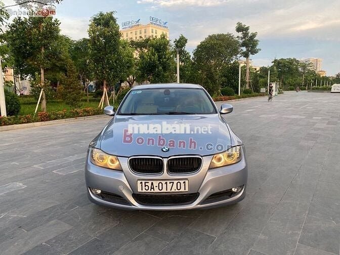 BMW 3 Series 320i 2010