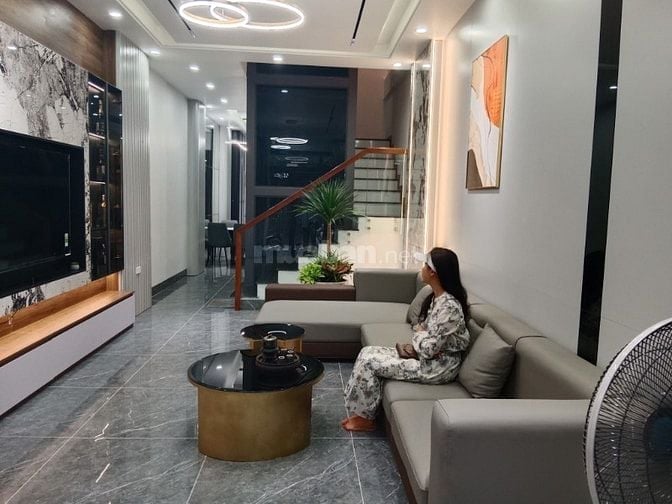 Nhà Đẹp Ô TÔ ĐỖ CỬA, Thang Máy, Trần Khát Chân, 54m, 6 tầng, 18.5 tỷ