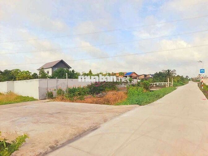Hàng thơm, 171m2 đất thổ cư 8 x 20m View Kênh chỉ 590tr