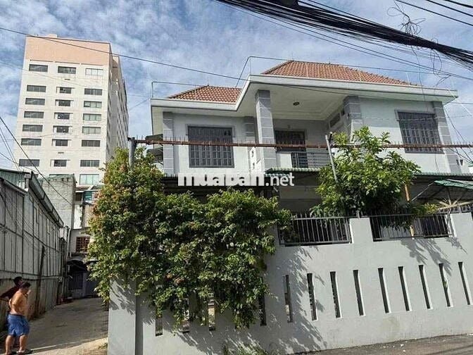 Cho thuê nhà có sẵn nội thất gần VinCom, bệnh viện Hoàn Mỹ. Phường Tân