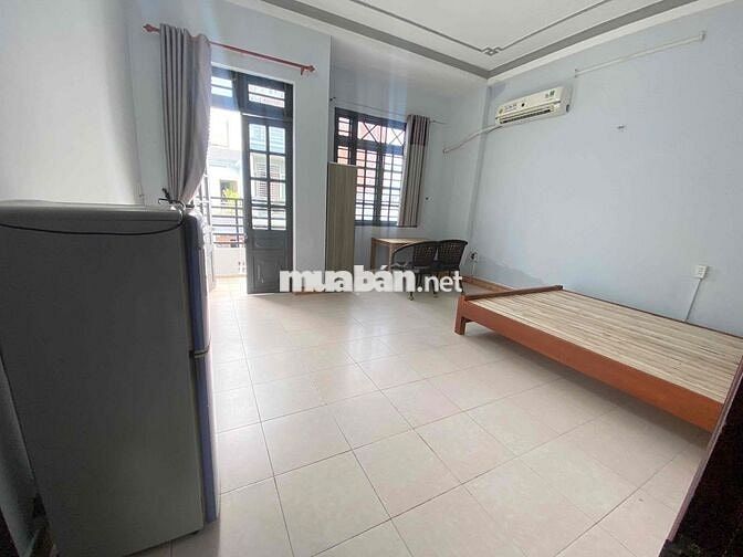 Phòng Ban Công Gần Ngã Tư An Sương