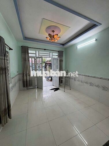 Nhà mặt tiền nhánh tiện kinh doanh nhỏ lẽ , 3p . Đường 8m thông .