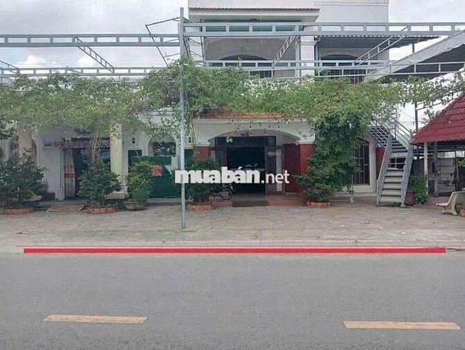 Bán nhà đang kinh doanh Bình Đại 787 m2