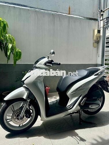 Sh150 cbs 2022 chạy ít 11k km. bstp chính chủ