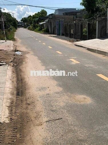 Cần Tiền Bán Gấp Đất Mặt Tiền Ngay Thị Trấn Gần Biển