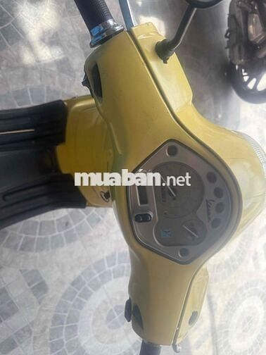 xe piggio Vespa Lx  Y xang phun Fi dời 2012