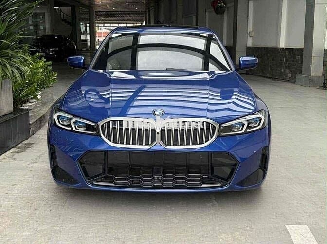 BMW 3 Series 2024. 330i M Sport - 6000 km. 1 chủ