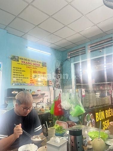 Tuyển nhân viên phục vụ quán Bún chả