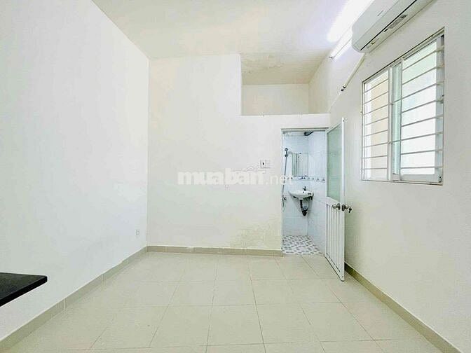 CHO THUÊ STUDIO CỬA SỔ TRỜI CÁCH HUTECH, UTH, NGOẠI THƯƠNG 5p ĐI XE