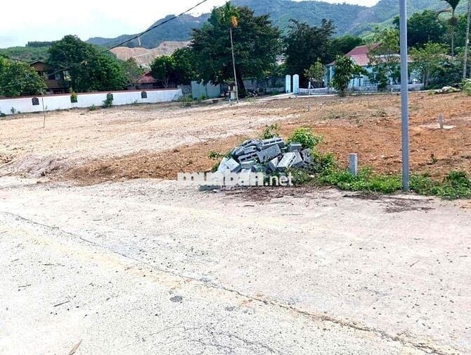 120m xuân phú hoà sơn.  gia đâu tư.