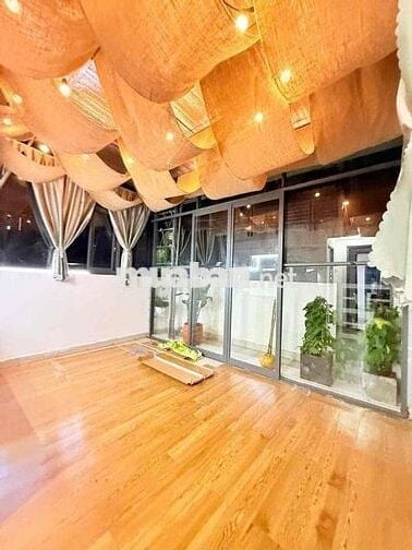 Cho thuê gấp căn hộ cao cấp 1 phòng ngủ diện tích siêu lớn tại trung t