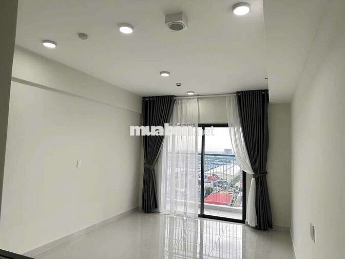 CHO THUÊ CĂN HỘ 2PN KẾ 550 DĨ AN, NỘI THẤT CƠ BẢN 5TR/THÁNG