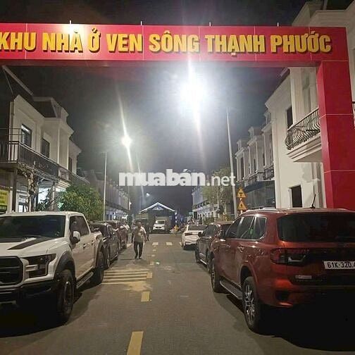 Cho thuê nhà 2 tầng.vị trí nằm ven sông rất thích hợp nghĩ ngơi