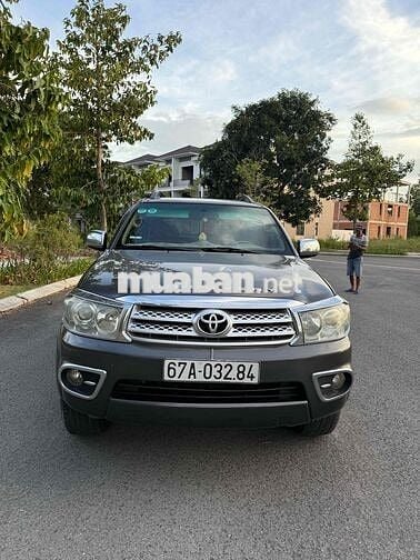 Toyota Fortuner 2009 2.5G - 200000 km