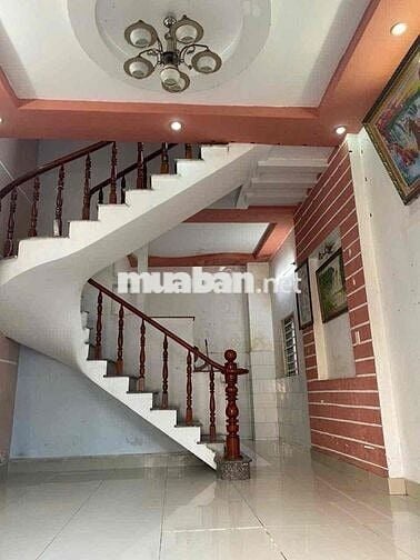 Trệt 2 lầu 4*10 4pn 3wc nhà mặt tiền Rẻ chốt lẹ